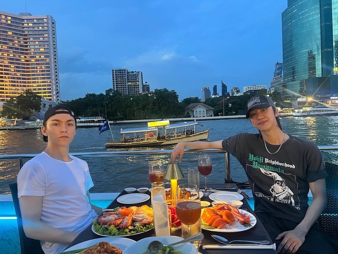 dinner with a view 🚢