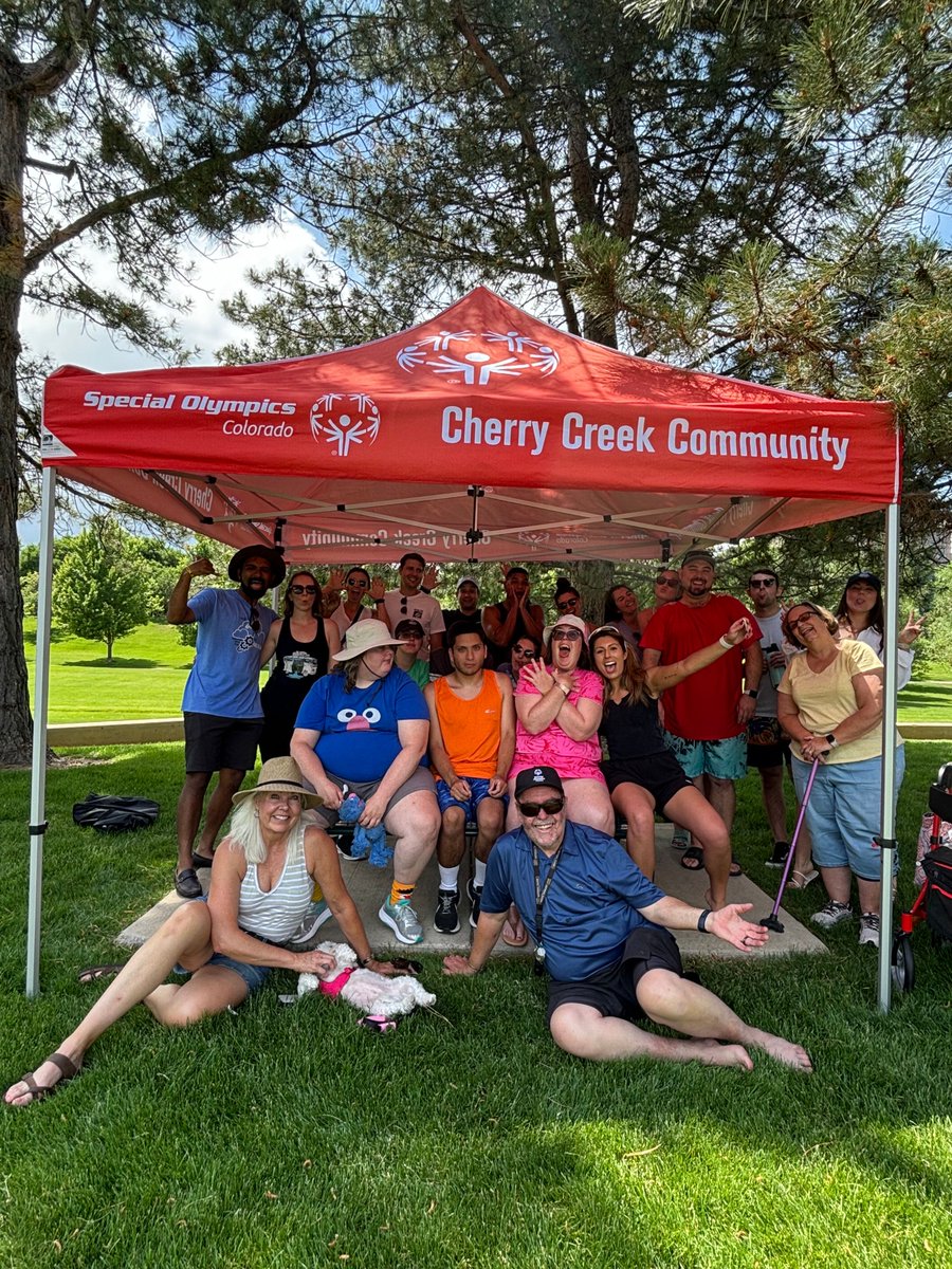 MileHighYP's tweet photo. MHYP recently volunteered at the Special Olympics Park Day event! Volunteers learned about the Special Olympics program, socialized with the athletes, and helped prep the water balloon fight! Go to our website for more volunteer opportunities! #youngprofessionals #denvercommunity https://t.co/UagIhf7Ham