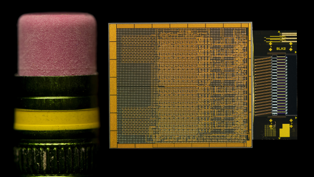 RKOlson's tweet photo. Intel Demonstrates First Fully Integrated Optical I/O Chiplet #IAmIntel https://t.co/ZK1t50V647 https://t.co/5lk7bAFZgg