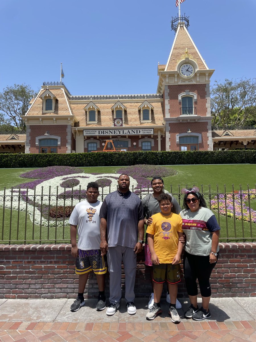 Crysjames05 tweet media