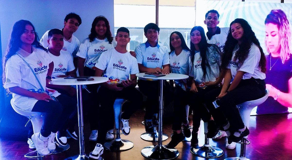 CatedralCDCE's tweet photo. Lanzamiento de la Plataforma Edúcate en Venezuela con la participación de estudiantes de la Parroquia Catedral, el equipo del CDCE y Nuestra Ministra de Educación. Venceremos!! #OrgullosoDeSerVenezolano @NicolasMaduro @_LaAvanzadora @MPPEDUCACION @CDCECaracas @gracielamarilis https://t.co/73JLWrlVGG