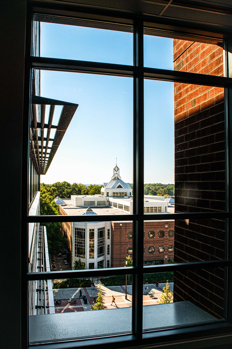 GeorgeMasonU's tweet photo. A window into #MasonNation 💚💛

#AllTogetherDifferent

📷: OUB https://t.co/qyQ6uyOc7n