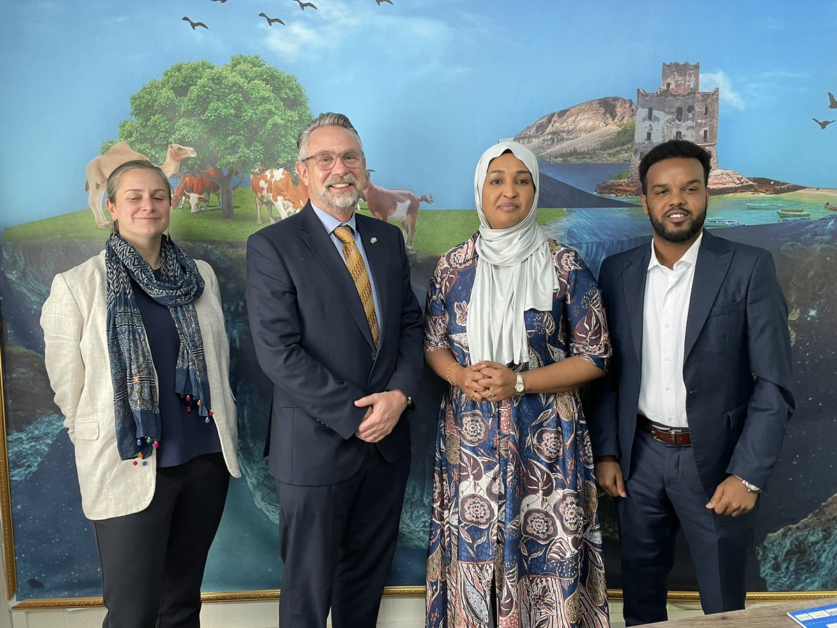 Pleased to meet H.E. Minister of Environment and Climate Change  <a href="/KhadijaMakhzumi/">Khadija Mohamed Al-Makhzoumi</a> to disuss ongoing 🇬🇧-🇸🇴 cooperation on climate and environment, including the National Climate Fund supported by 🇬🇧 and 🇺🇸 as anchors of #Taskforce on access to climate finance.