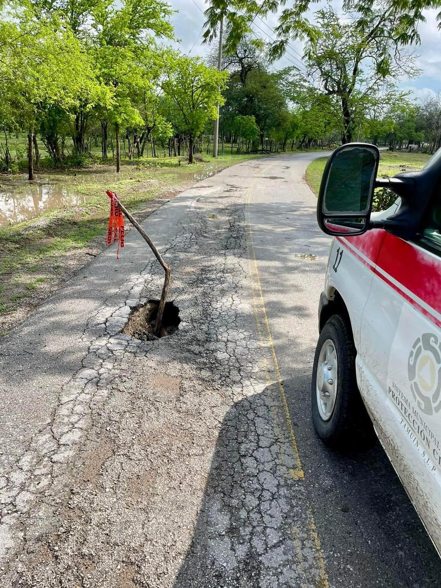 OmarNNoticias's tweet photo. ⚠️EN RIESGO CAMINO A TAMTOC🛑
EL RÍO COMIENZA A DESGAJAR CAMINO LO QUE PUEDE DEJAR INCOMUNICADO EL SITIO ARQUEOLÓGICO
🚧Hace un momento Protección Civil activa alerta y monitoreo constante sobre el camino de acceso al sitio arqueológico de #Tamtoc, debido al incremento en el nivel del rio #Tampaón, lo que ha comenzado a generar el reblandecimiento en las orillas causando desgajamientos sobre el camino.
🛣️Esta situación activa los protocolos de #seguridad ante inundaciones, por lo que en caso de continuar los daños sobre el camino se tendrá que suspender el tránsito en general.