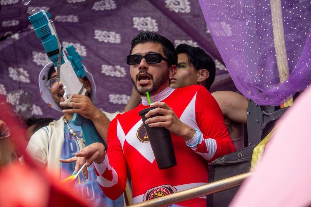 MarioBerha's tweet photo. Me mandaron estas fotos que me tomaron en el PRIDE. 🏳️‍🌈 Las amé la verdad 📷🥰 https://t.co/msE1ZrNiLH