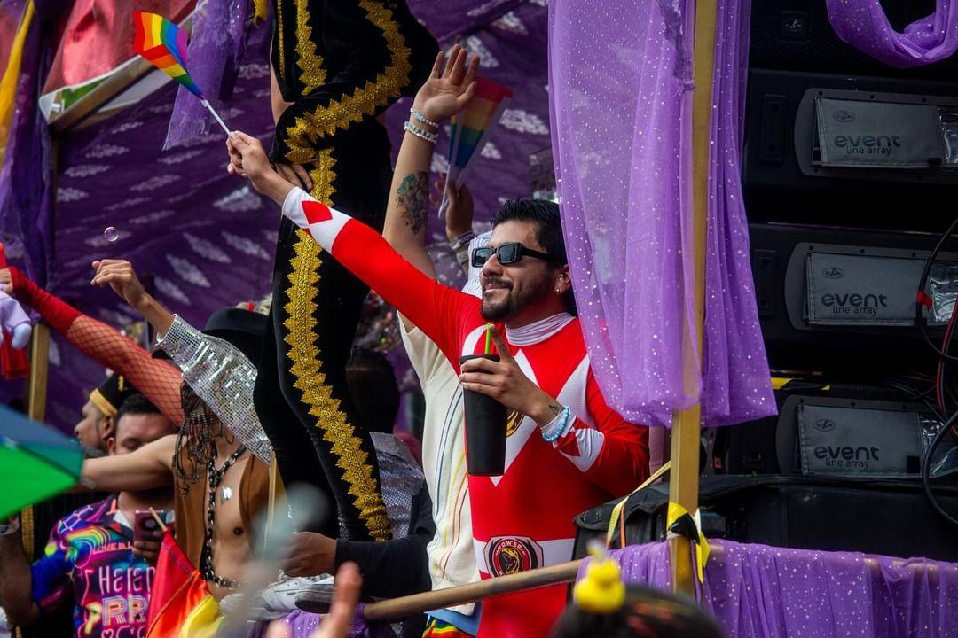 MarioBerha's tweet photo. Me mandaron estas fotos que me tomaron en el PRIDE. 🏳️‍🌈 Las amé la verdad 📷🥰 https://t.co/msE1ZrNiLH