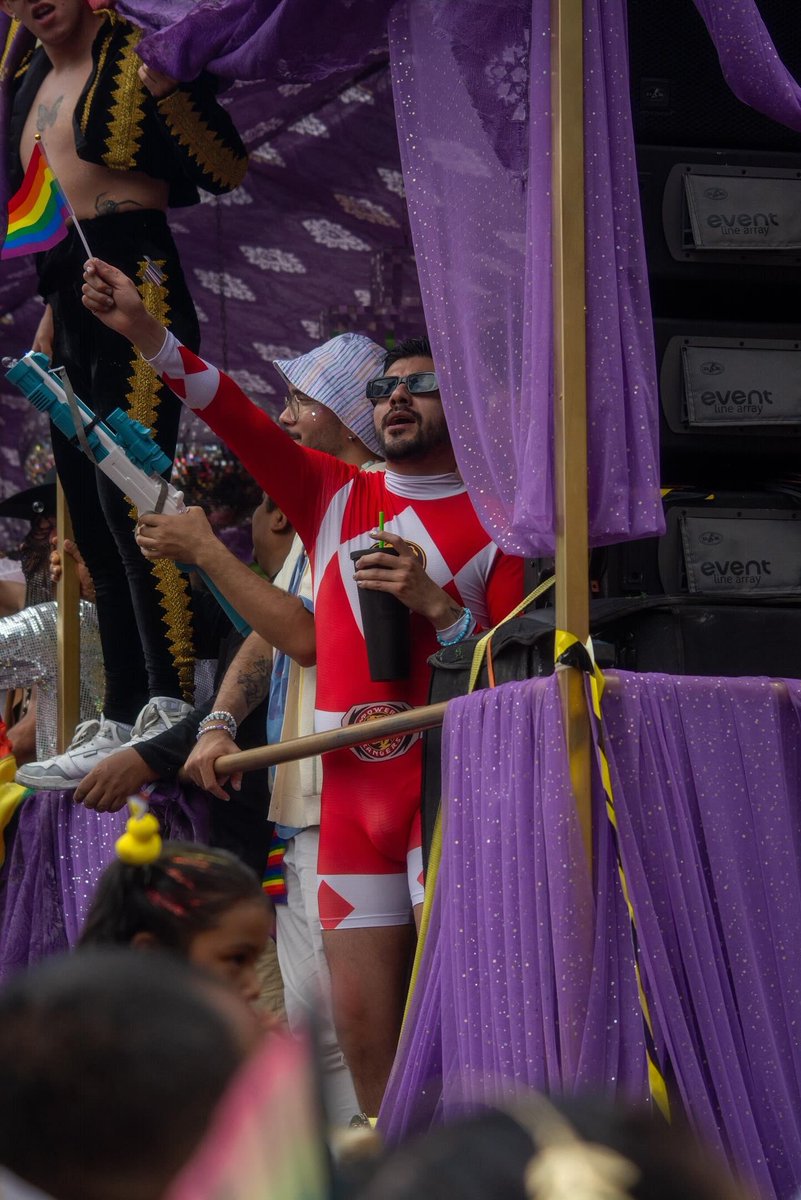 MarioBerha's tweet photo. Me mandaron estas fotos que me tomaron en el PRIDE. 🏳️‍🌈 Las amé la verdad 📷🥰 https://t.co/msE1ZrNiLH