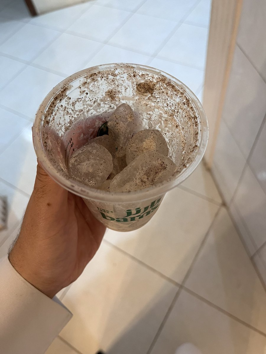 yosmoh9's tweet photo. @barnscoffee ما يصير طالب ايس شيكن تركي أنا ولا ثلج ؟!ولا بـ ١٨ ريال 😱 https://t.co/xs8yHMS58B