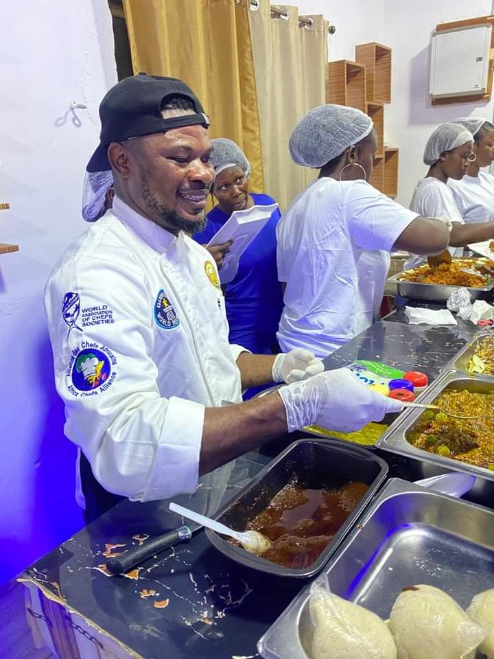 elephantnewsgh's tweet photo. "Huge congratulations to #Chef Smith! ππ΄ They've just set a new @GuinnessWorldRecords for the longest cooking marathon, clocking in at an incredible 802 hours & 25 minutes! πͺ That's dedication & culinary skill on a whole new level! #CookingMarathon #GuinnessWorldRecord" https://t.co/DOWbhClARN