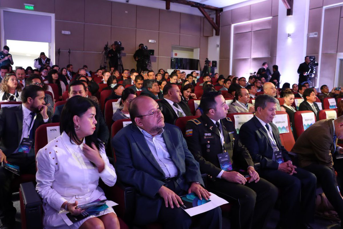 EduSuperiorEc's tweet photo. 🇪🇨 Hoy #UNIR y Senescyt organizaron el evento académico “Digitalización, #InteligenciaArtificial y liderazgo: tres desafíos para la formación del profesorado de institutos tecnológicos en el siglo XXI”. https://t.co/8SgqixTc9p