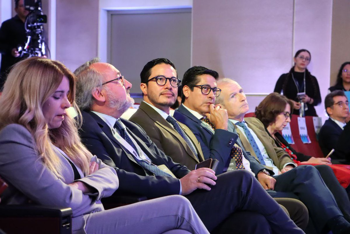 EduSuperiorEc's tweet photo. 🇪🇨 Hoy #UNIR y Senescyt organizaron el evento académico “Digitalización, #InteligenciaArtificial y liderazgo: tres desafíos para la formación del profesorado de institutos tecnológicos en el siglo XXI”. https://t.co/8SgqixTc9p