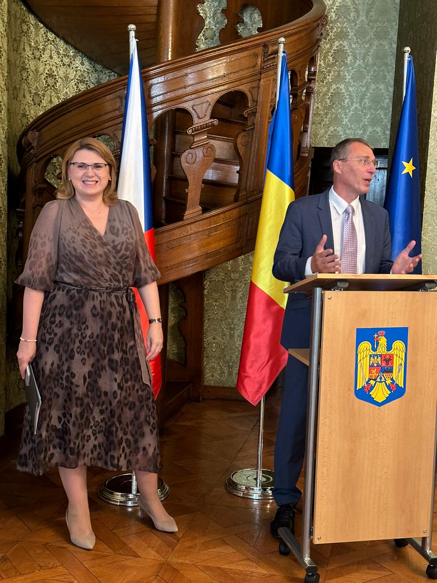 AntoanetaBarta's tweet photo. Grand plaisir d'accueillir les collègues francophones et notre invité spécial, @JKurfuerst, DG Europe et futur ambassadeur 🇨🇿 à Paris, pour la dernière réunion du #GAFP sous présidence 🇷🇴. Occasion aussi de passer le relai à @stephanecrouzat 🇨🇵. Bonne chance! https://t.co/oxQ4D8byTj