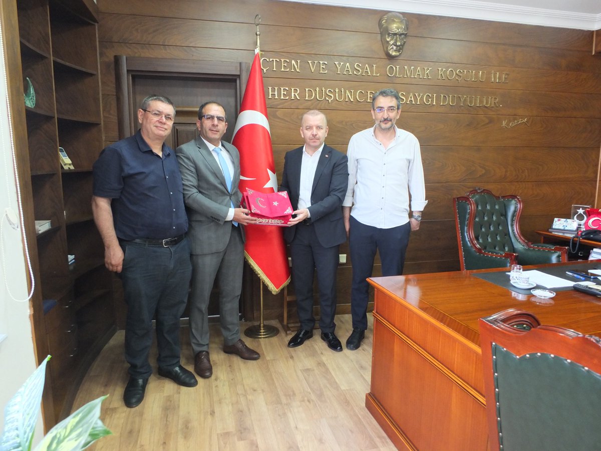 Bursamız için canla başla çalışan Nilüfer Kaymakamımız sayın Murat Süzen'i ziyaret ettik.Yakından ilgi ve misafirperverliği için sayın Kaymakamımıza teşekkür ediyor, muvaffakiyetler diliyoruz.#suzenmurat81