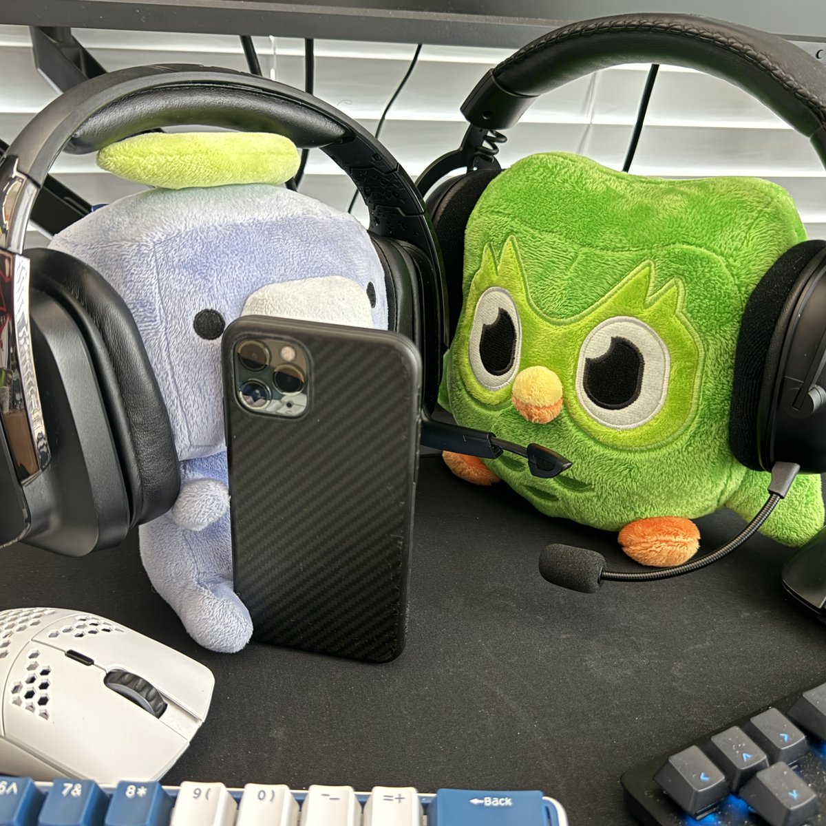 Discord tweet media