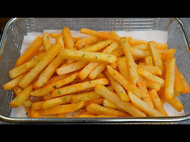 FoodPleaser's tweet photo. 🚨 Ketchup is not available, what are you dipping these fries in? https://t.co/Y0M6w1fA4x