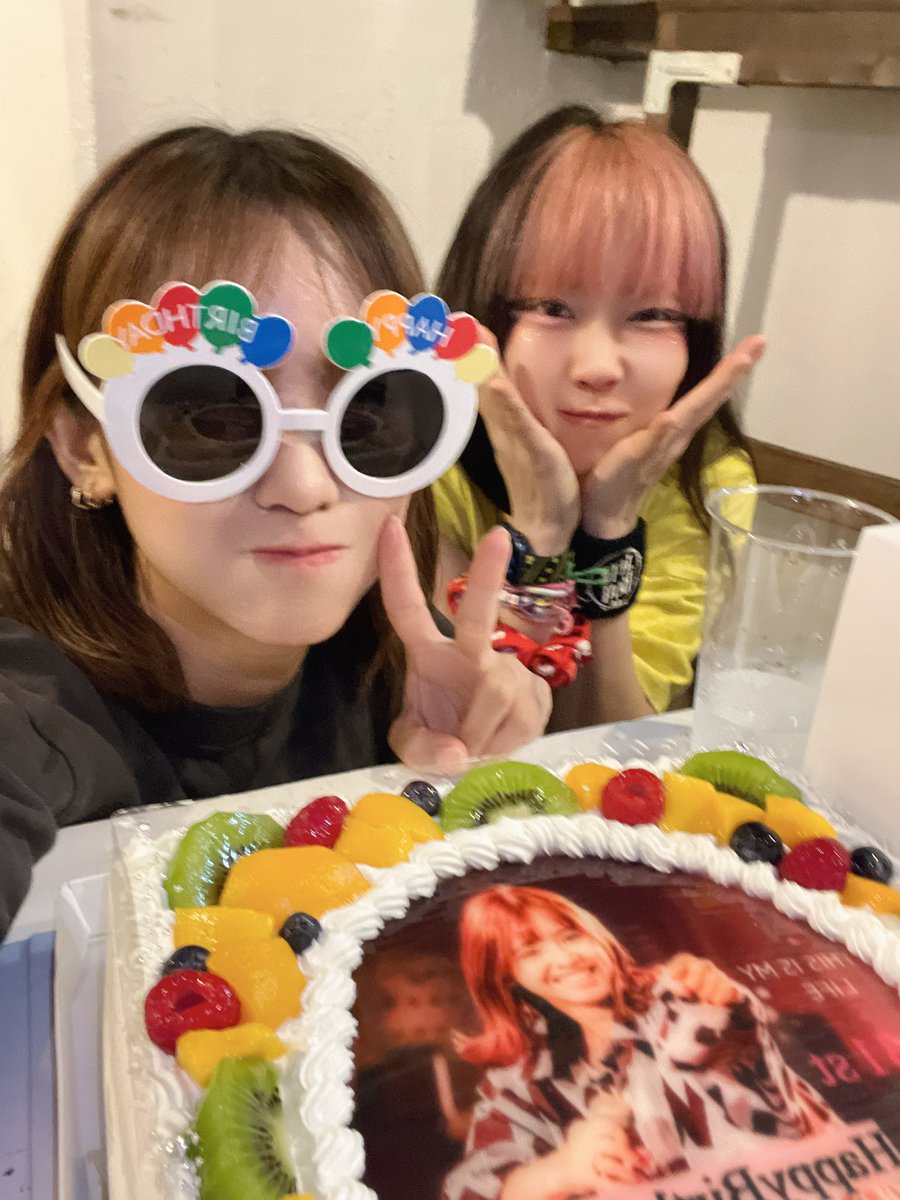 18Montero18's tweet photo. 本日7/3
もんてろ31歳になりました✌️

めちゃくちゃ美味しいケーキと
素敵なお花、そしてプレゼントを
ありがとうございました🙏

ケーキは魁と入刀して
みんなで美味しくいただきました😋

またレベル1上がったもんてろを
どうぞよろしくお願い致します！ https://t.co/LHoQhz3eYf