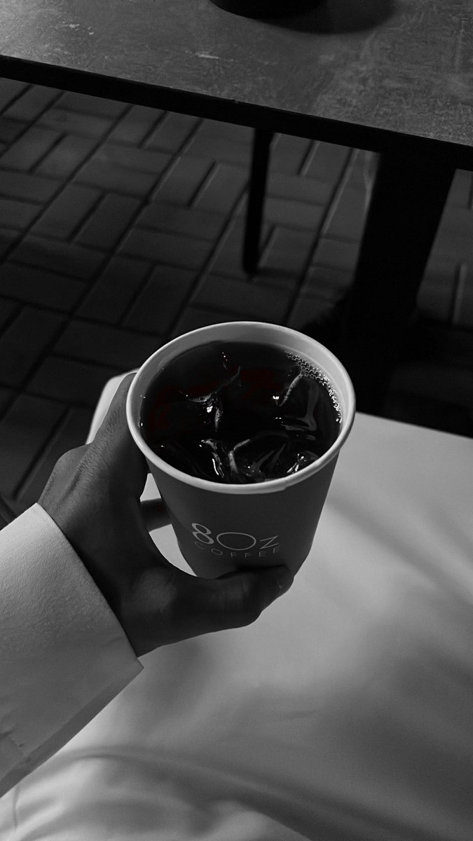 السّـعادة شخـص تودّه وقـهــوة☕️🤍