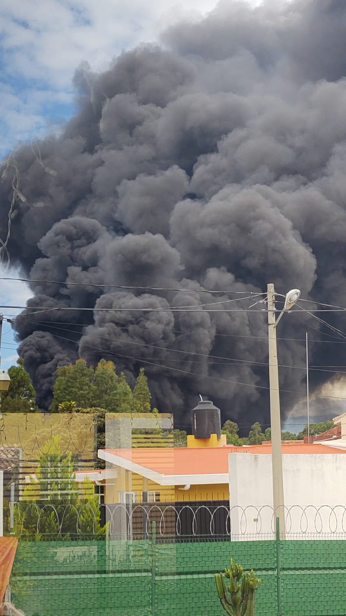 Rossmefon's tweet photo. Explota gasera en #chipilo @aztecapuebla @elsoldepuebla1 @JCarlos_Valerio @laredcincoradio  @OroNoticiasPue https://t.co/ylikdwApir