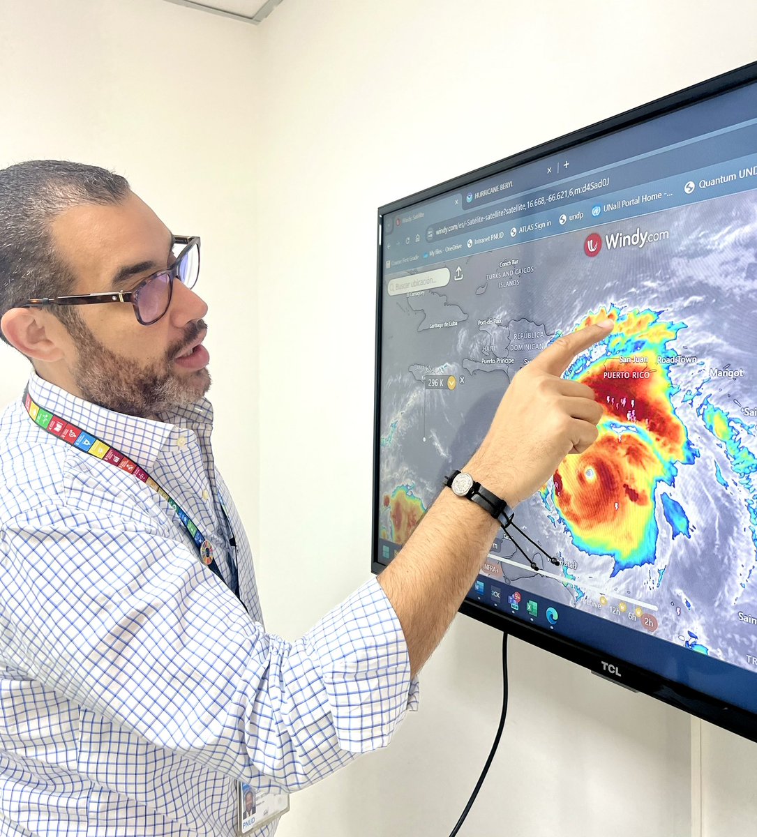 InkaMattila's tweet photo. Hoy llevamos a cabo nuestro ejercicio de #BCP periódico- preparación de nuestra capacidad operativa ante emergencias- en situación real con la evolución de #HuracanBeryl @PNUDRD @PNUDLAC https://t.co/rMZjJKqVaV