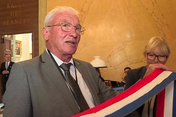 AlertesInfos's tweet photo. 🇫🇷 FLASH | "Des Maghrébins sont arrivés au pouvoir en 2016, ces gens-là n’ont pas leur place dans les hauts lieux", vient de déclarer le candidat RN de l'Yonne, Daniel Grenon. (France 3) https://t.co/5mn59Womi0