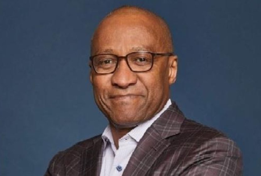 Enjeuxafricains's tweet photo. Depuis le 1er juillet, l'#Ivoirien #Mohamed_Kande est le nouveau président mondial du cabinet d'audit @PwC qu'il a rejoint il y a 13 ans. Cet ingénieur passé par #PolytechniqueMontréal est aussi titulaire d'un MBA obtenu à @ChicagoBooth School of Business. Il succède à #BobMoritz https://t.co/UTkXeHJKoK