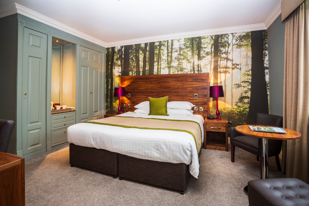 _The_LP's tweet image. Treat yourself to a getaway! ⁠
⁠
Our dinner, bed &amp;amp; breakfast offer is the perfect choice for an escape to the Staffordshire countryside. ⁠
⁠
Head over to @themoathouse and @doganddoublet for more information
⁠
#TheLewisPartnership #Stafford