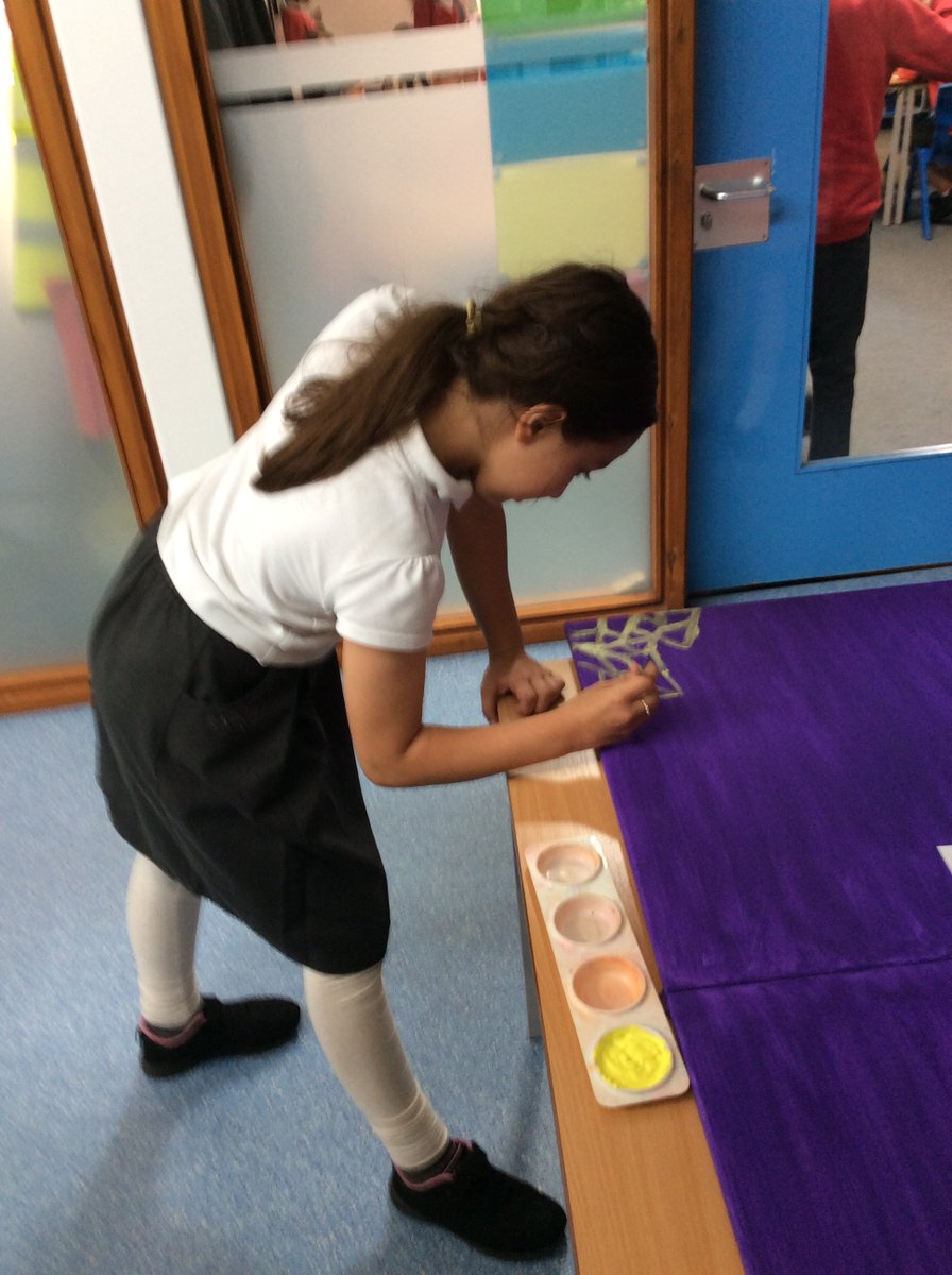 Our Year 5 Art Ambassadors are putting in tremendous effort to craft an exceptional background for our "dotty flowers" .