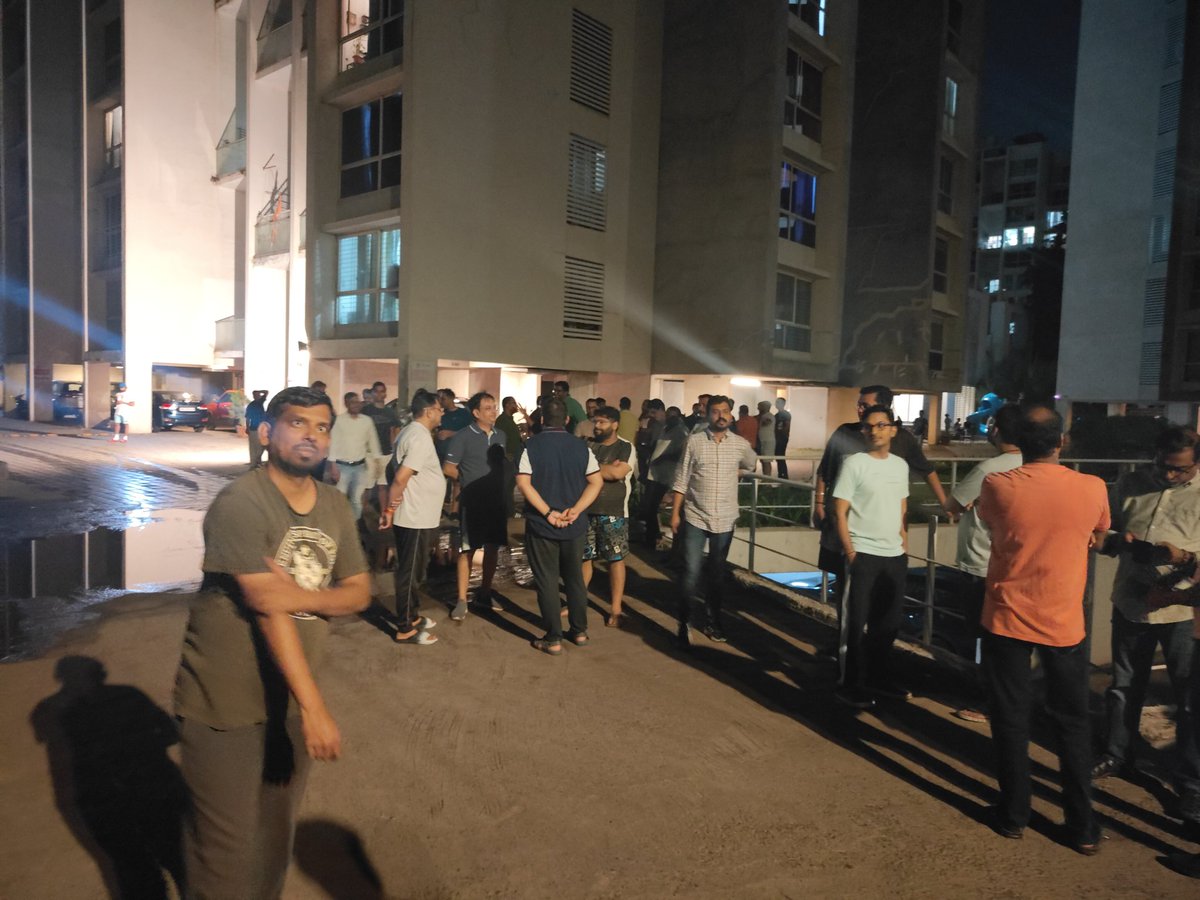 Mittal309's tweet photo. @CPPuneCity please help, builder is threatening to break in our well established society. Builder left us in a mess during covid, Society residents gather to show solidarity.
Expecting help from your esteemed office https://t.co/zS6KDpaF1u