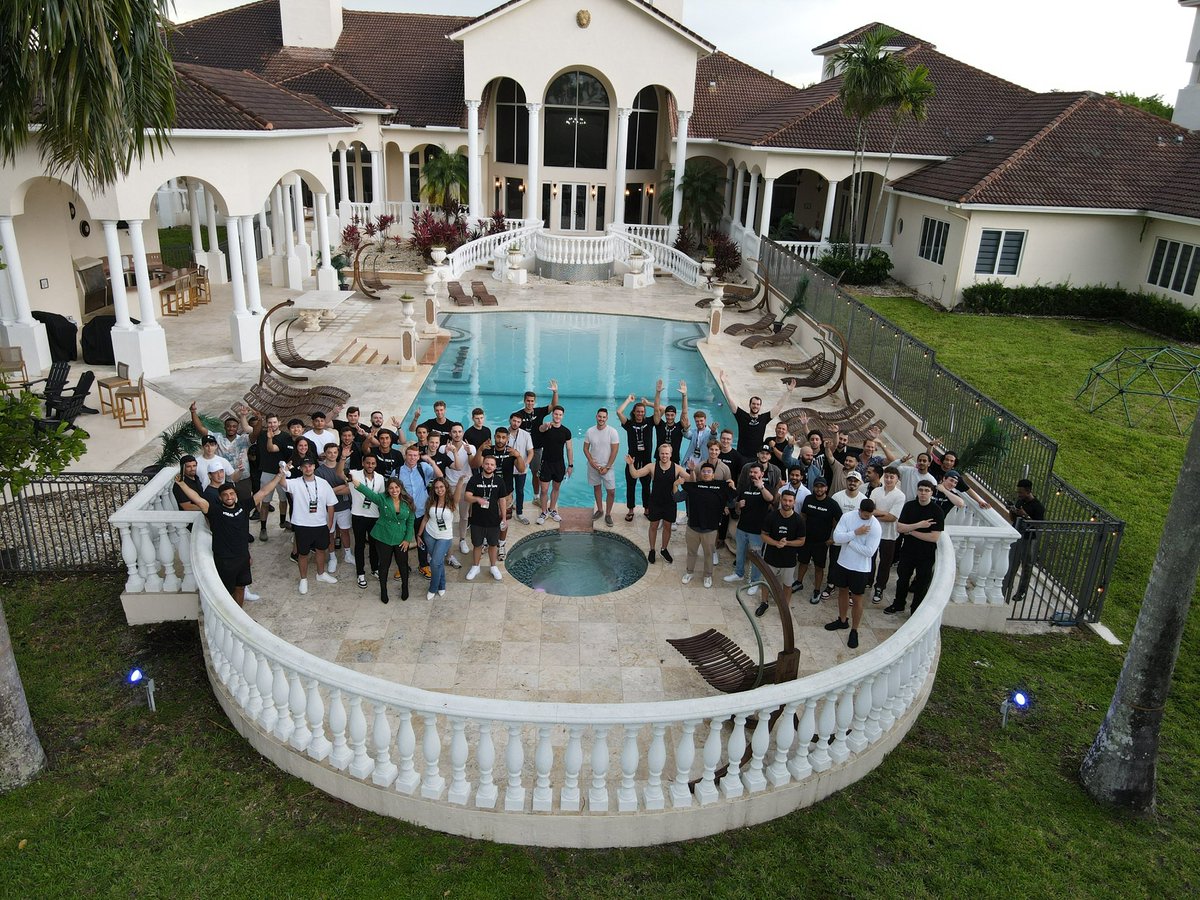 Noah Brewer tweet media