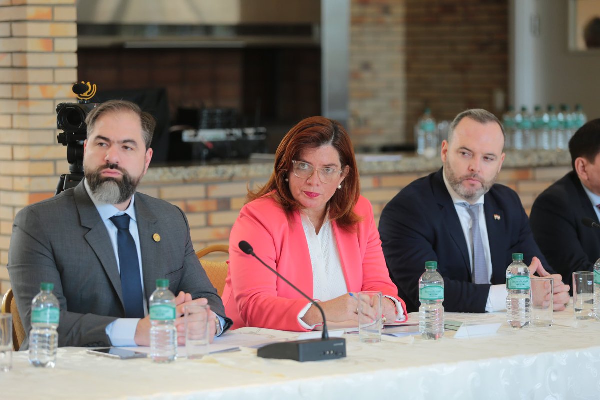 minmujerpy's tweet photo. 🔺Se realizó la primera reunión del Equipo Nacional de Estrategia País #ENEP, estuvo presidida por el presidente de la República, Santiago Peña, conto con la participación de la ministra de la Mujer, Cynthia Figueredo.

🔗https://t.co/sGgeuwTrBm

#GobiernoDelParaguay https://t.co/SitVVFuvXF