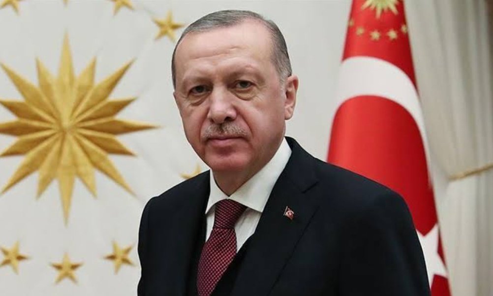 Cumhurbaşkanı Erdoğan:

"Ülkemize sığınan mazlumlara uzanan elleri kırmasını biliriz."