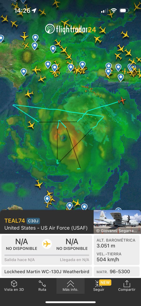 pablopaulok's tweet photo. Ganas de andar jugando dentro de un huracán !! #Beryl #BerylHurricane https://t.co/eJ89pdcwC7