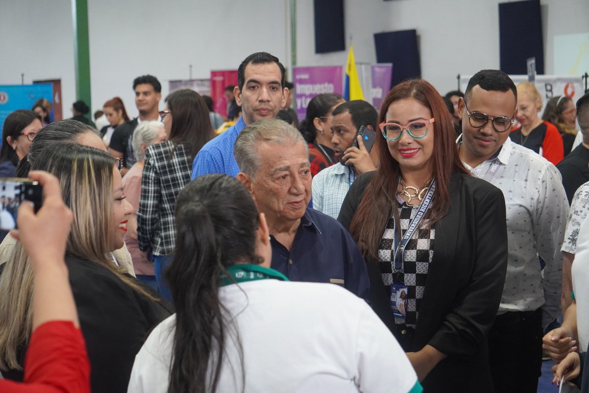 UBAuniversidad's tweet photo. Realizado con éxito el Empleo Fest. Más de 40 empresas estuvieron ofreciendo oportunidades laborales y de pasantías a un nutrido grupo de jóvenes estudiantes y profesionales en diferentes áreas en el Fórum Bicenetenario.#empleo #oportunidades #UBA https://t.co/5YGgHeNKD4