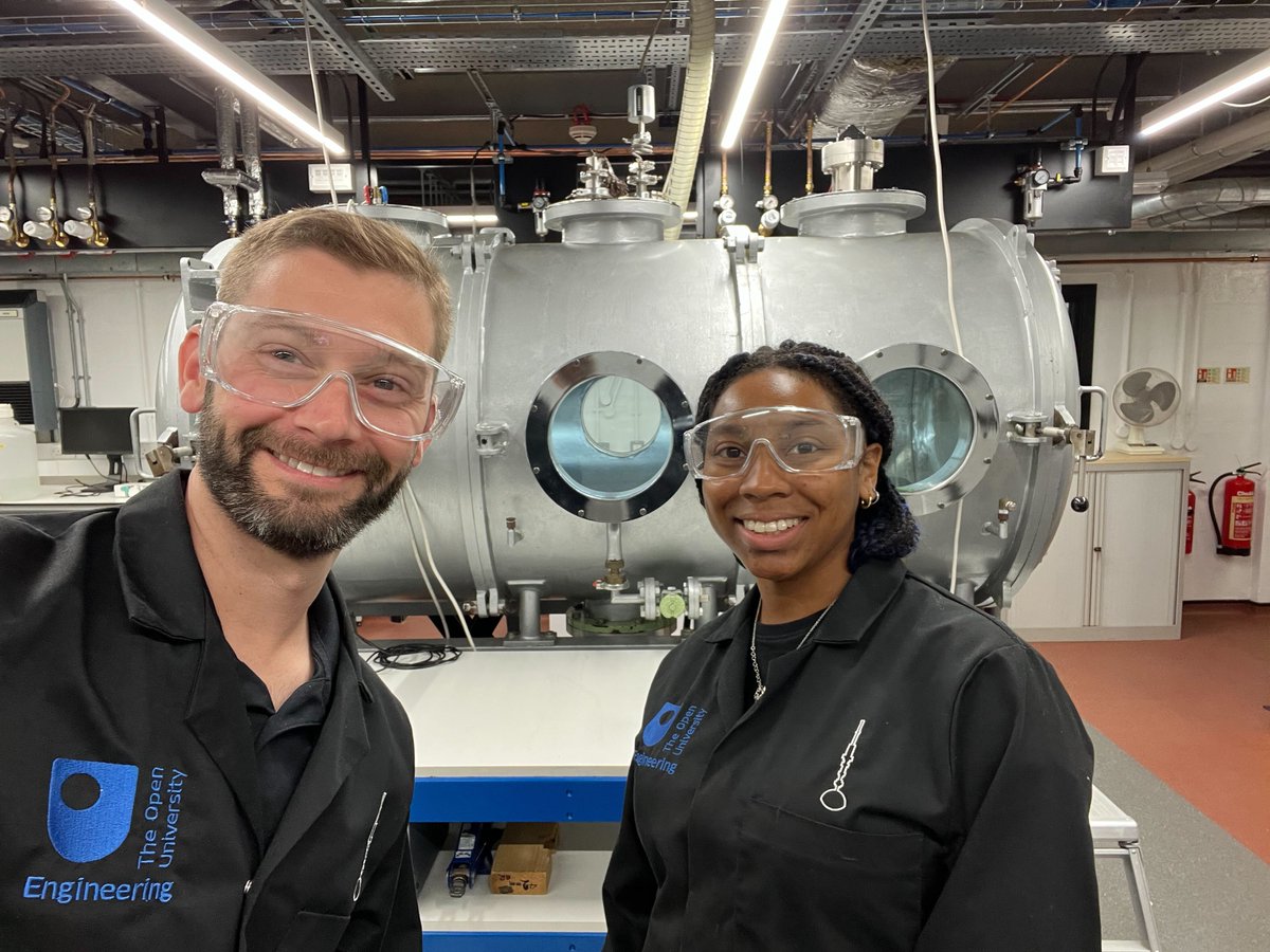 Dr. Frances Rivera Hernández (she/ella) 🇵🇷🚀⚒️❄️ (@francy_pants) on Twitter photo Love this pic of PLANETAS PhD student Sharissa Thompson (<a href="/Reese9281/">Sharissa Thompson</a>) & Dr. Jacob Adler from <a href="/SESEASU/">School of Earth and Space Exploration</a> getting ready to start NASA funded mudflow experiments in the Mars chamber at Open University, UK! More cool pics coming soon! 🥼🚀
@GTSciences Love this pic of PLANETAS PhD student Sharissa Thompson (<a href="/Reese9281/">Sharissa Thompson</a>) & Dr. Jacob Adler from <a href="/SESEASU/">School of Earth and Space Exploration</a> getting ready to start NASA funded mudflow experiments in the Mars chamber at Open University, UK! More cool pics coming soon! 🥼🚀
@GTSciences
