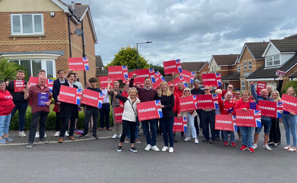 Great to join Rosie Winterton and so many activists to support @LeePitcher9 in Doncaster East &amp; the Isle of Axholme.

If the Tories win another five years, nothing will change.

Change will only happen if you vote Labour this Thursday! 🌹🌹