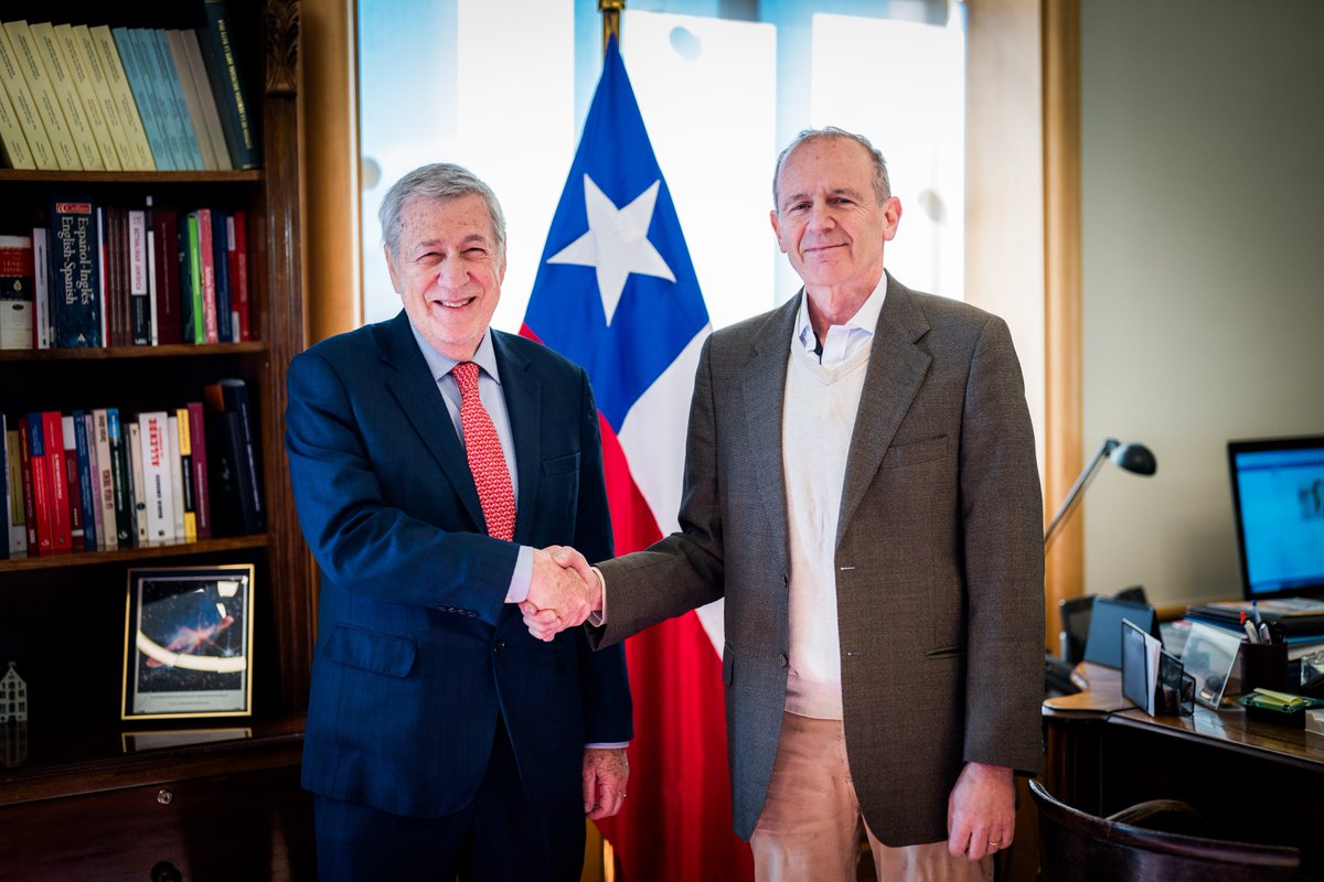 El ministro de Relaciones Exteriores, <a href="/AlbertoKlaveren/">Alberto van Klaveren</a>, recibió en audiencia al nuevo director nacional del <a href="/inach_gob/">INACH</a>, Gino Casassa Rogazinski.

Más detalles: bit.ly/3RPGZRu