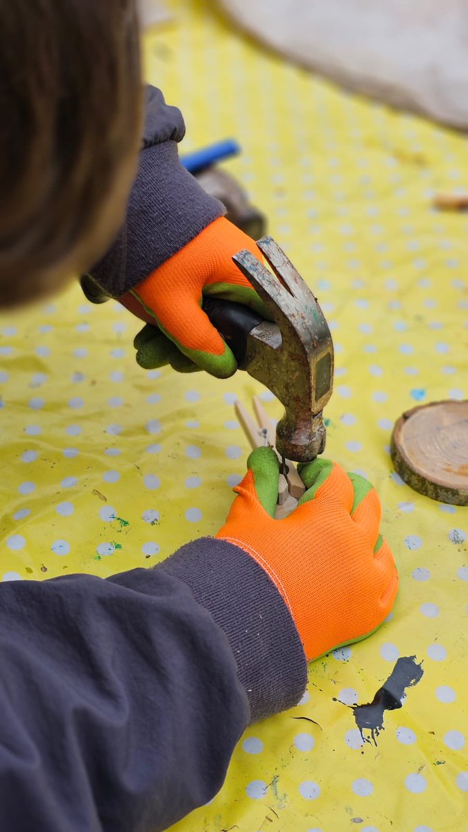 Fruitsforest16's tweet image. A day of making fairy furniture @PedmoreCE can't beat a good bit of tool work! #outdooredchat