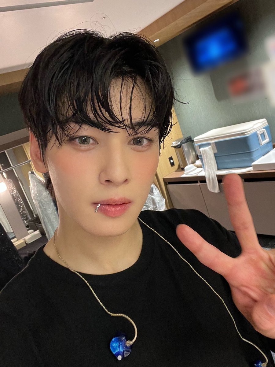 binwoobren's tweet photo. This ChaEunWoo  // This MoonBin 😍😍😍 https://t.co/rWXBb54DNw