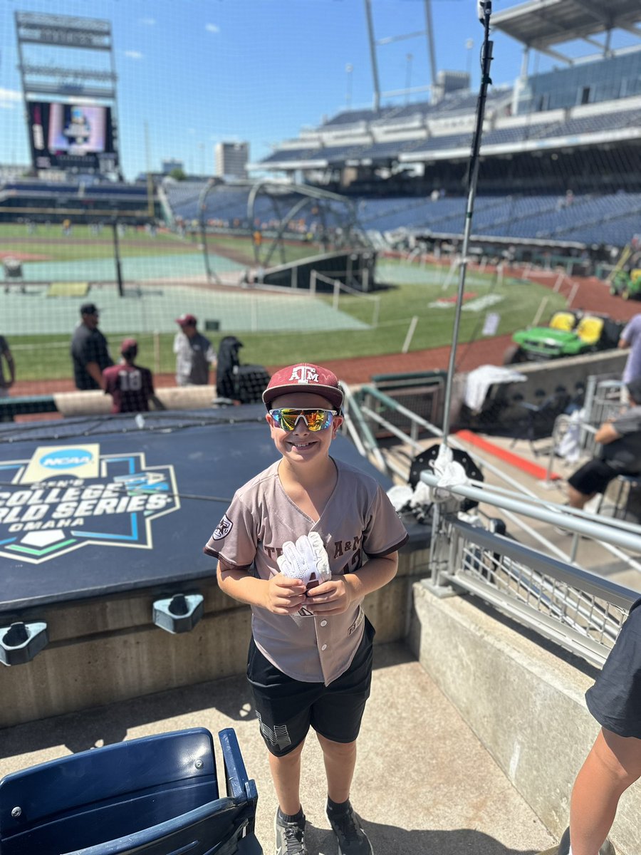 WealthConsult's tweet photo. @earleybaseball 

So glad you are our coach representing the 12th man.  Winning is great but A&amp;M is more than that. https://t.co/atsQNxB5AO