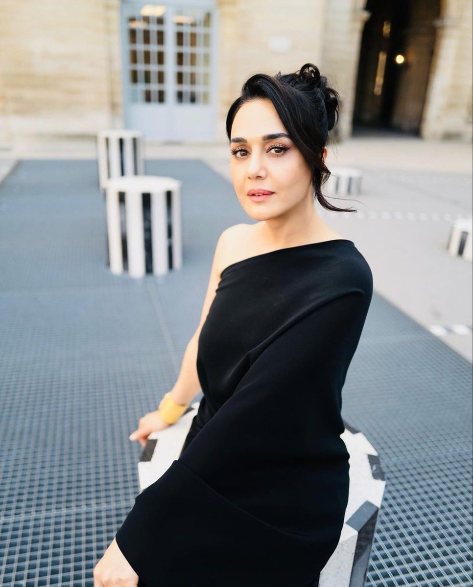 Never getting over the very pretty Preity!
<a href="/realpreityzinta/">Preity G Zinta</a> 

#ParisFashionWeek #Paris2024 #PreityZinta #bollywood #fashion