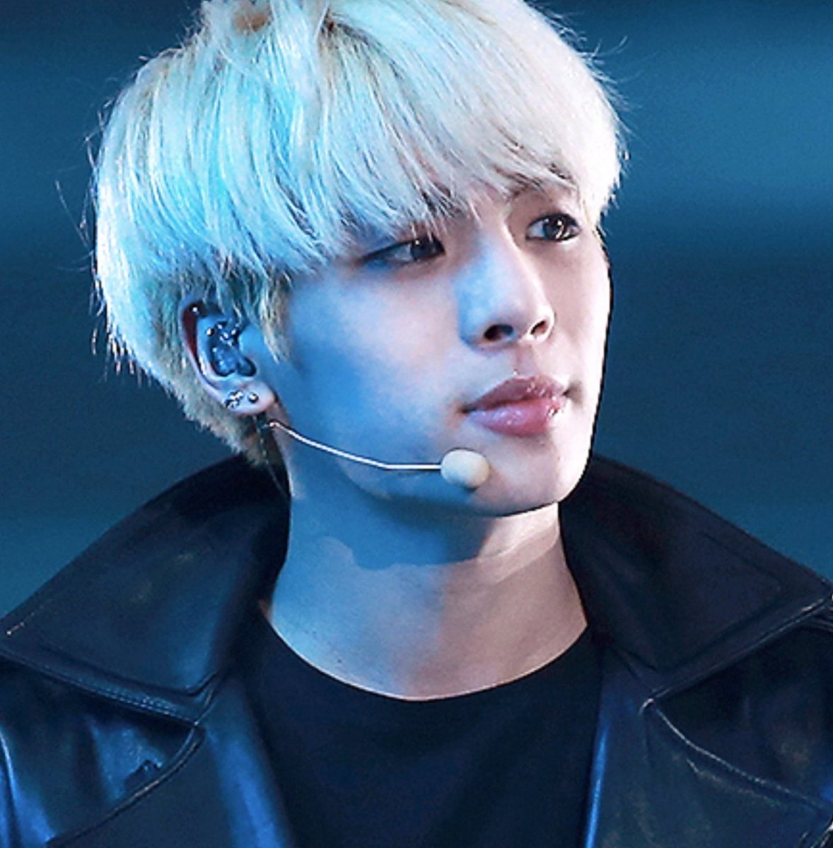 Jonghyun:
"There are things you forget when you’re busy… Things that you neglect unintentionally.
The moment you realize this, that you’re playing no attention to it, you feel disappointed at yourself."