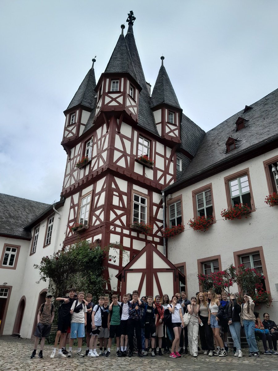 MflPilton's tweet photo. Gutentag from our boat on the River Rhine! #rhineland #boattrip #piratesontherhine #grabacoat #budgethats #castlespotting #Germany2024 #musikmuseum #poseforapicture #lookoutpoint https://t.co/reusffAQhD