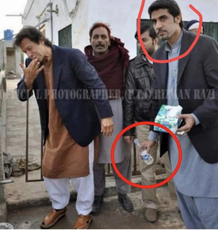 خان صاحب کے لیے ٹشو ، پانی والی بوتل پکڑنے والا اور گاڑی کا دروازہ  کھولنے والا آج خان صاحب کے خلاف پریس کانفرنس کررہا ہے ۔۔۔۔۔۔۔۔۔ 🤷‍♀️🤷‍♀️