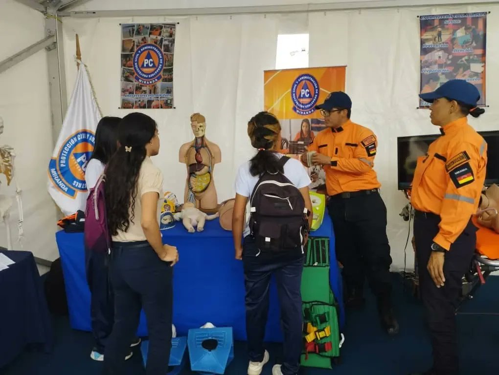 🔵ZOEDAN MIRANDA🔵
🟠PROTECCIÓN CIVIL MIRANDA🟠

EXPOFERIA DE OPORTUNIDAD DE ESTUDIOS 2024.📚

 Durante los días: 27, 28 y 29 de Junio, en el parque Bolivar, La Carlota se recibieron nuevos bachilleres y técnicos del Estado Bolivariano de Miranda.