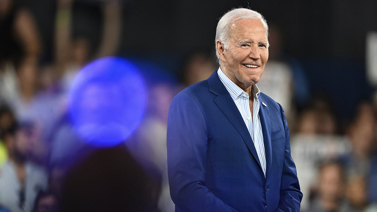 AlteredEgoNews's tweet photo. Biden's plan is to keep federal workers out of the office says Comer https://t.co/1nP9UylJXB https://t.co/vZjSdFedeM