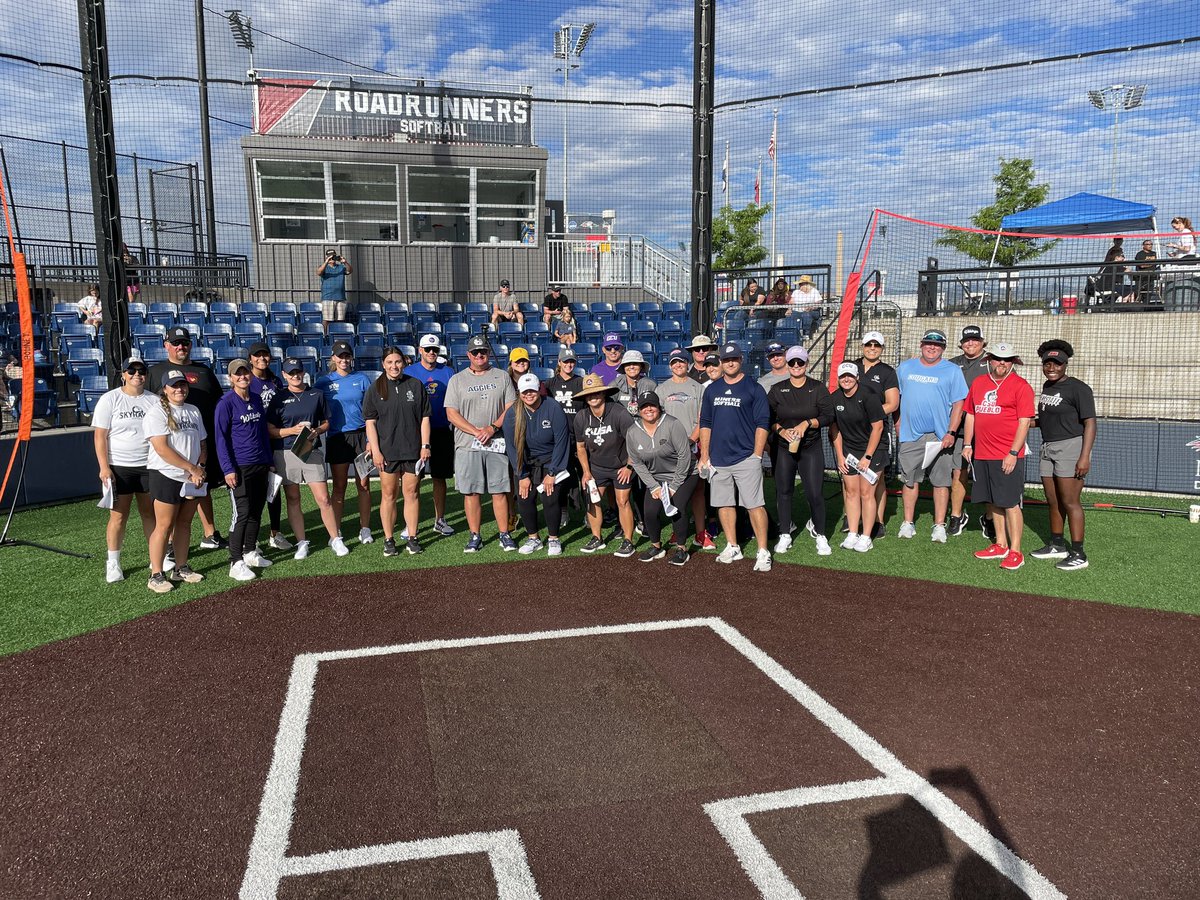 AZStormFastptch's tweet photo. College Skills Showcase with a hands on approach to college coaching 🙌🏻🙌🏻
- 150+ girls with 50+ coaches from 30 different Universities 
- 2 sessions broken down into individual groups 

An EXCELLENT DAY to play softball 🥎 Thank you coaches!
#strongtogether
#aprovenmodelthatworks https://t.co/dpoNAT7ImY