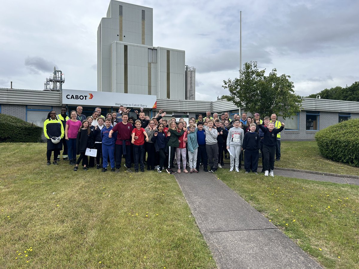 Holtonprimary's tweet photo. #HPSYr6 were lucky enough to spend the morning at @CabotCorp as part of their STEM-azing inquiry. Massive thank you to all the lovely staff and @nicjanerichards for all your efforts π π·ββοΈπ·ββοΈ#HPSSciTech https://t.co/6cFnf1Z9Wb