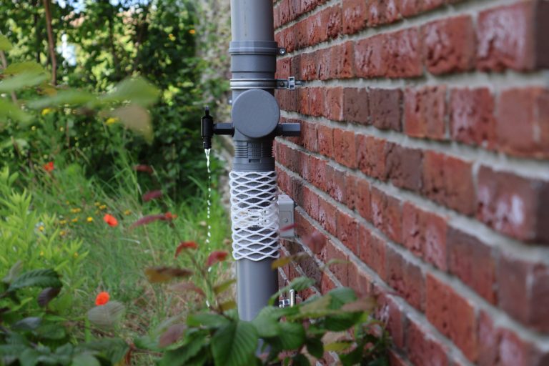 TU Delft (@tudelft) on Twitter photo 🌧🏘 Six students have created Plouf, an innovation that turns a rainwater pipe into a smart water buffer, perfect for dense urban areas.
Testing at <a href="/TheGrnVillage/">The Green Village</a> allowed the team to simulate real-world conditions and refine their prototypes quickly. 👉 edu.nl/gjy69 🌧🏘 Six students have created Plouf, an innovation that turns a rainwater pipe into a smart water buffer, perfect for dense urban areas.
Testing at <a href="/TheGrnVillage/">The Green Village</a> allowed the team to simulate real-world conditions and refine their prototypes quickly. 👉 edu.nl/gjy69