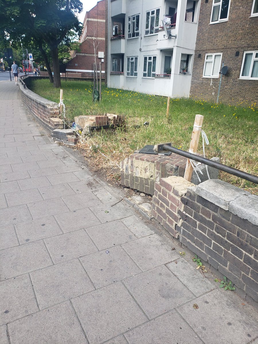 tomcharliesmith's tweet photo. @lb_southwark do you have any update on when you'll be fixing the wall on Coldharbour Lane please? I reported it in March (it happened a good few months before). Fix my street ref. 5730858 @helenhayes_ https://t.co/blBzKC1LuK