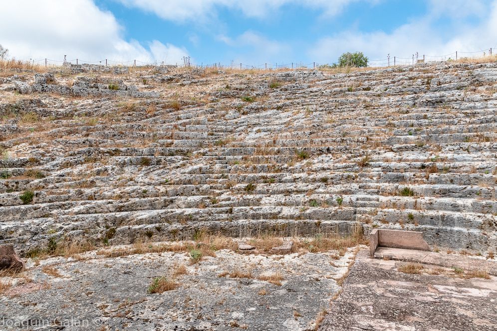 JJoaquinGalan's tweet photo. The #RomanTheater of #Acinipo in #Ronda, #Malaga.  The Roman settlement was created after the battle of Munda (45 BC), fought between the armies of Julius Caesar and the army of Pompey's two sons, Gnaeus and Sextus.
#History #Heritage #Rome https://t.co/nnWoMmSLlW